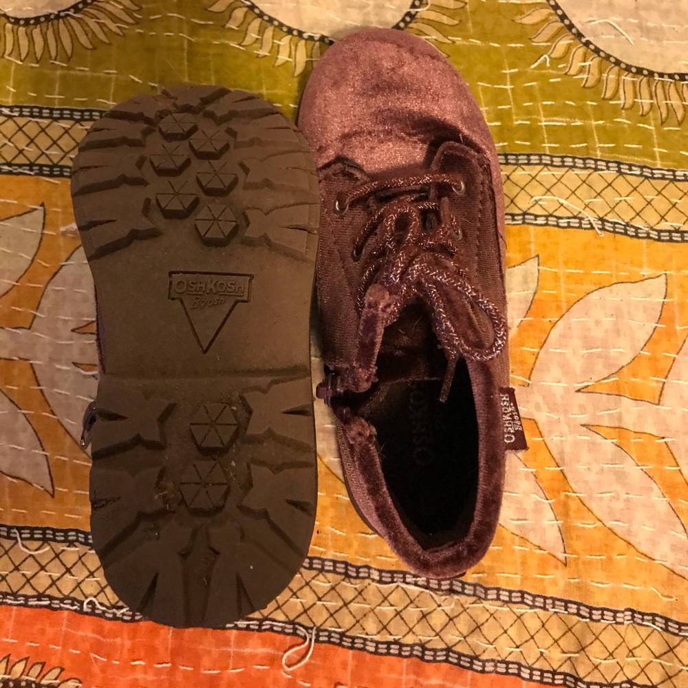 Girls Oshkosh velvet boots size 12